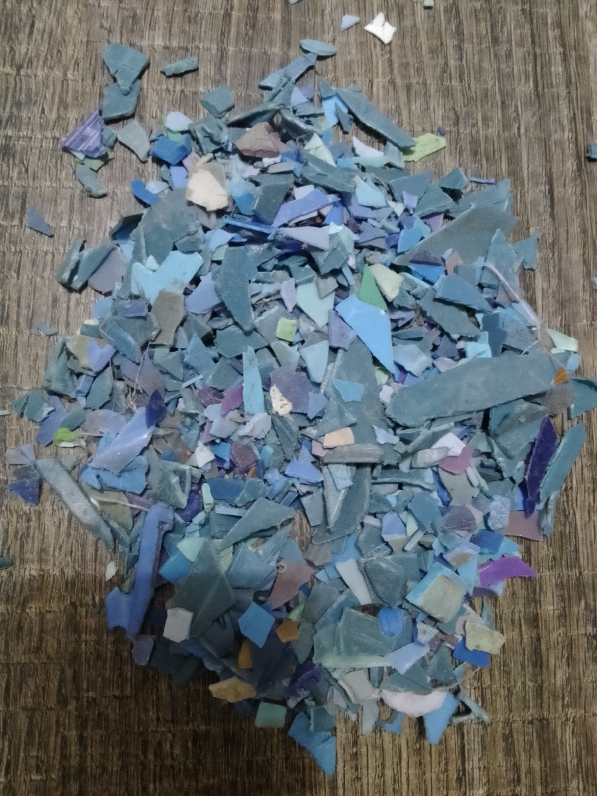 12. Crushed PP Blue flakes