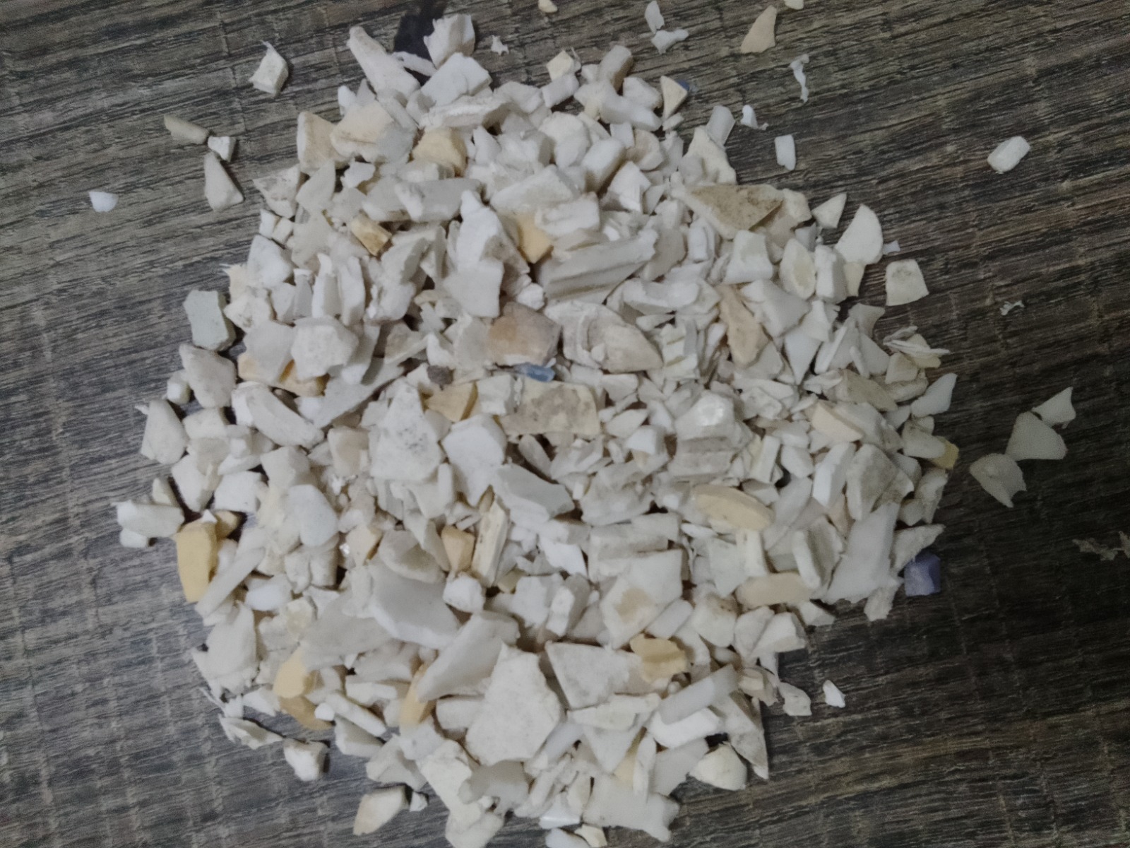 15. Crushed PP Chairs White flakes