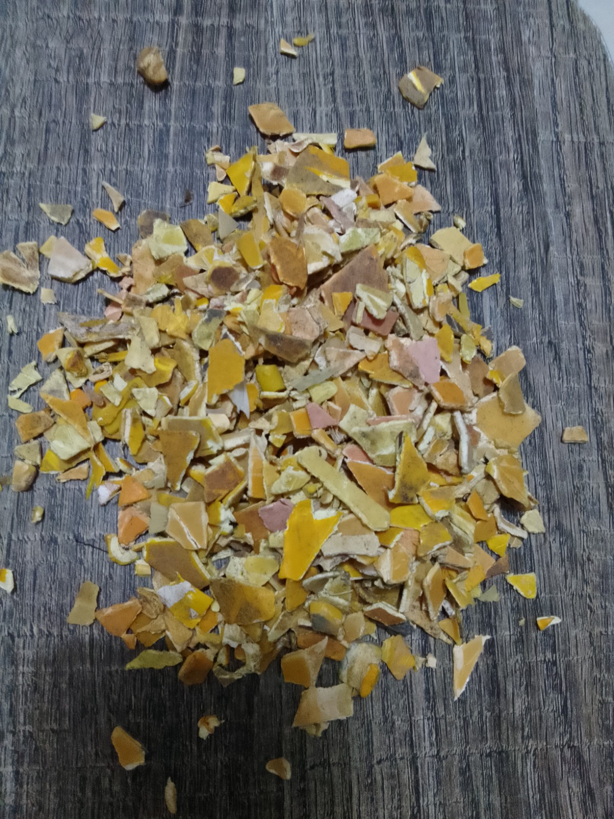 6. Crushed HDPE Yellow 4-Corner flakes